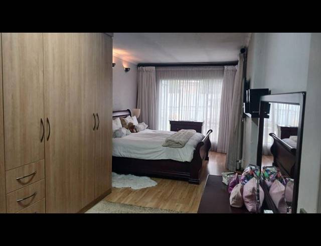 3 BEDROOM HOUSE FOR SALE IN FREEWAY PARK